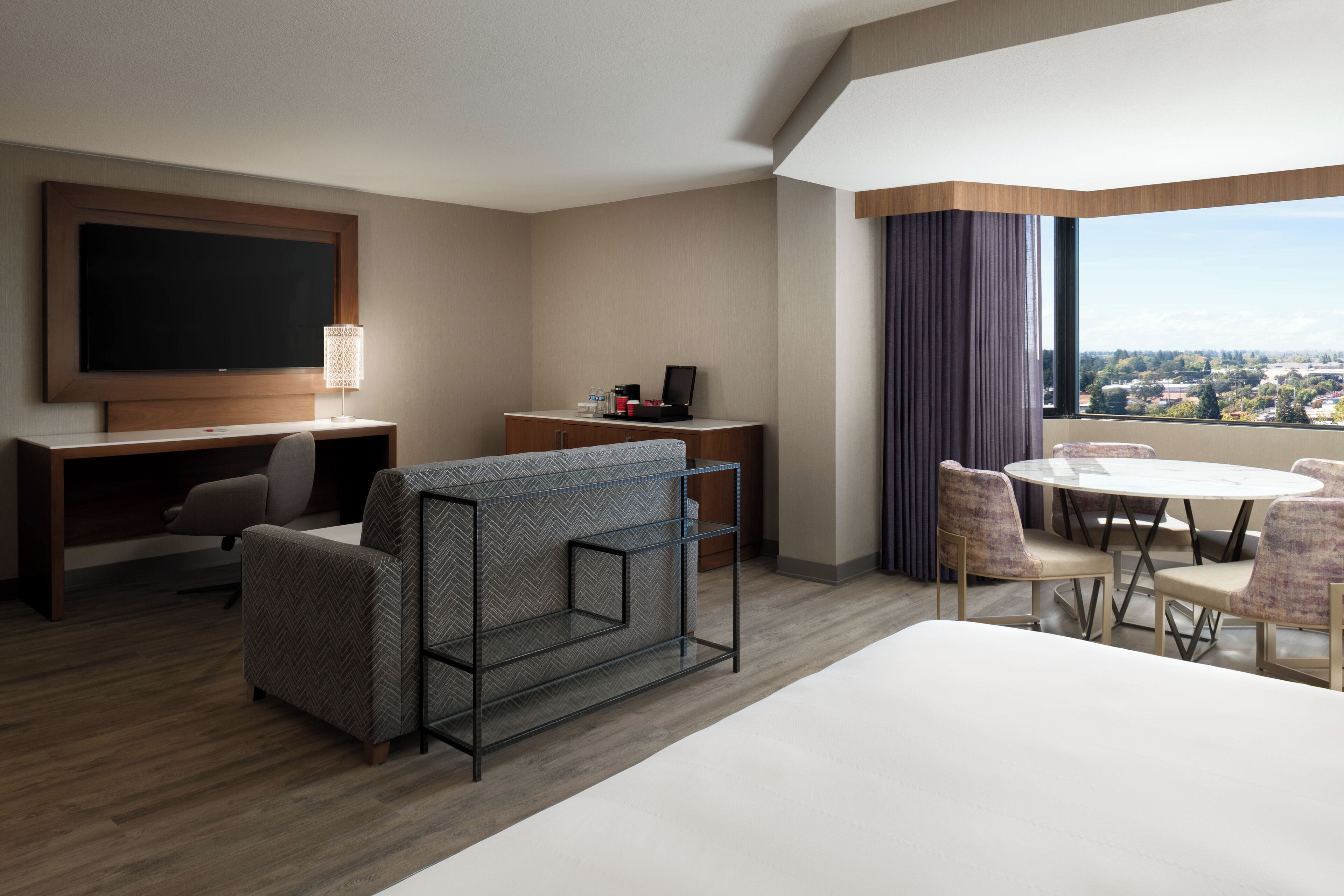 1 king bed, sofa bed, junior suite | 1 bedroom, premium bedding, pillow-top beds, in-room safe