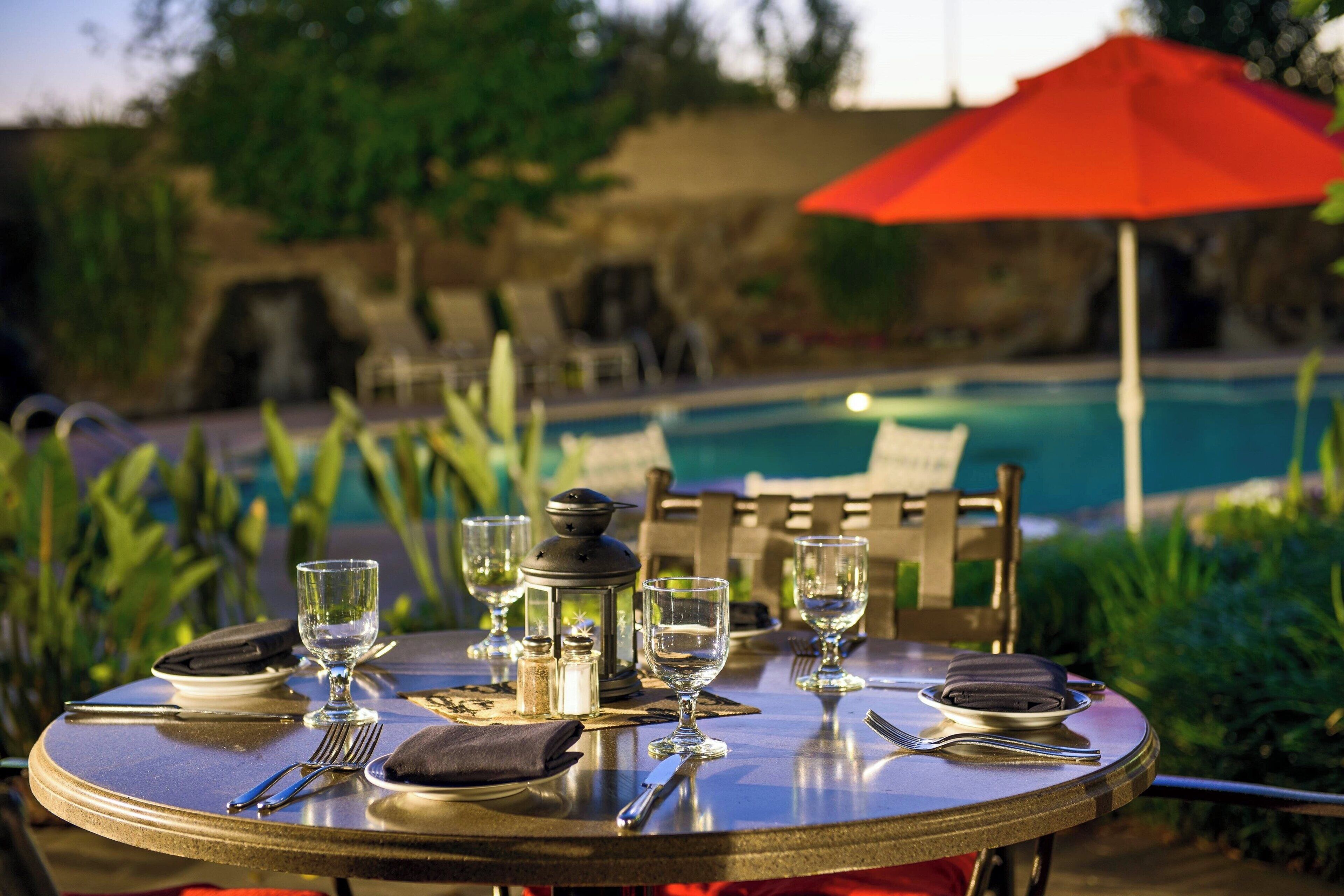 breakfast and dinner served, american cuisine