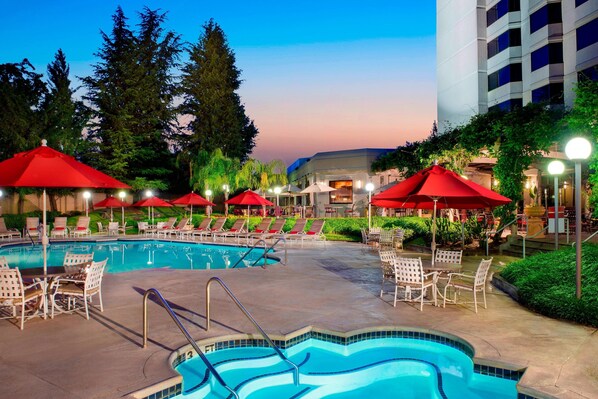 Outdoor pool, sun loungers