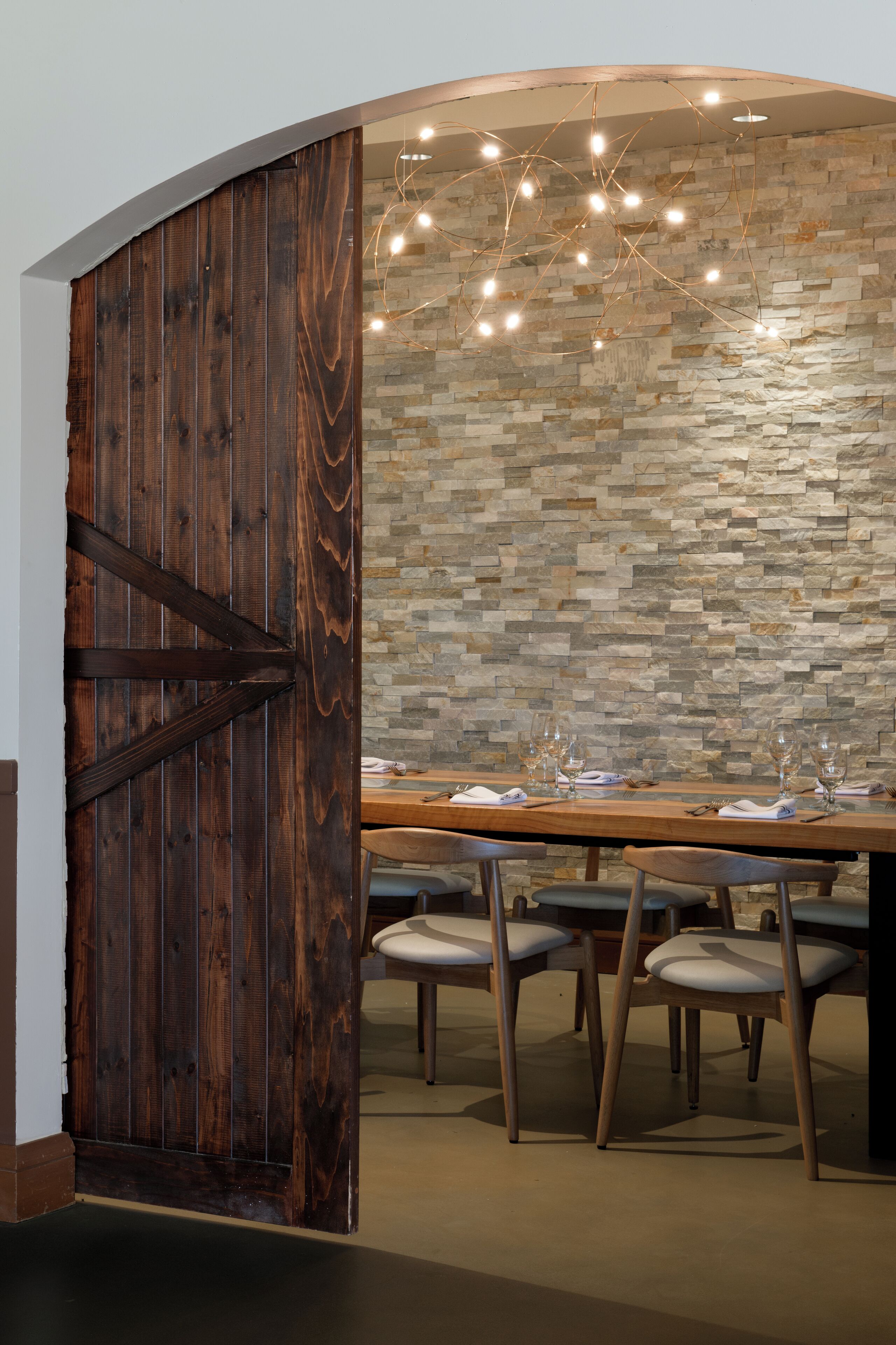 breakfast and dinner served, american cuisine