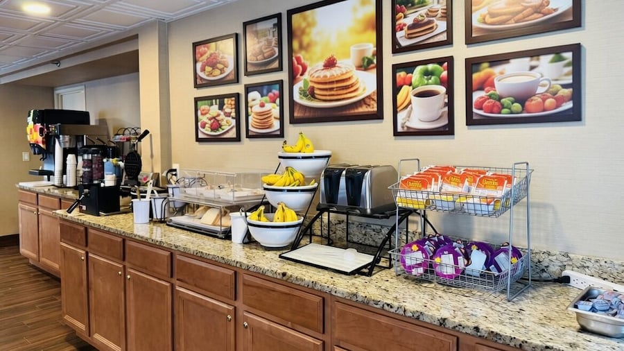 Wingate by Wyndham Utica