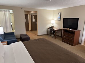 Suite, 1 Tempat Tidur King, Bebas Asap Rokok (Efficiency) | Seprai premium, meja kerja, dan ruang kerja ramah laptop