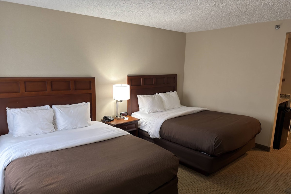 Habitación, 2 camas Queen size, para no fumadores | Ropa de cama de alta calidad y escritorio