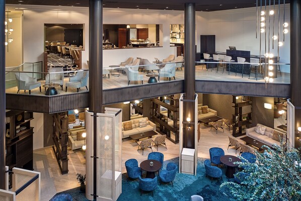 3 restaurants, breakfast served