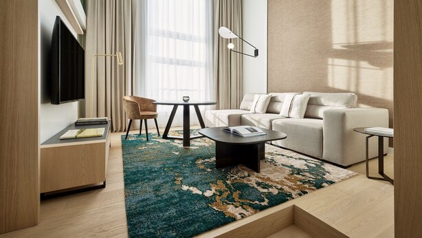 ห้องพัก (Duplex Suite) | เครื่องนอนระดับพรีเมียม, ตู้นิรภัยในห้องพัก, โต๊ะทำงาน