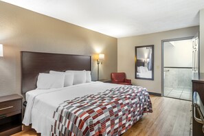 Deluxe Room, 1 King Bed, Accessible, Non Smoking (Roll-In Shower) | Desk, laptop workspace, blackout drapes, free cribs/infant beds - Red Roof Inn Ft Pierce (Fort Pierce)