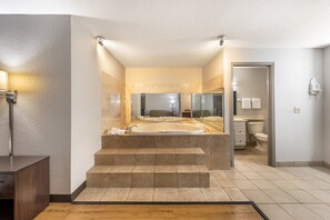 Suite, 1 King Bed, Smoking, Jetted Tub