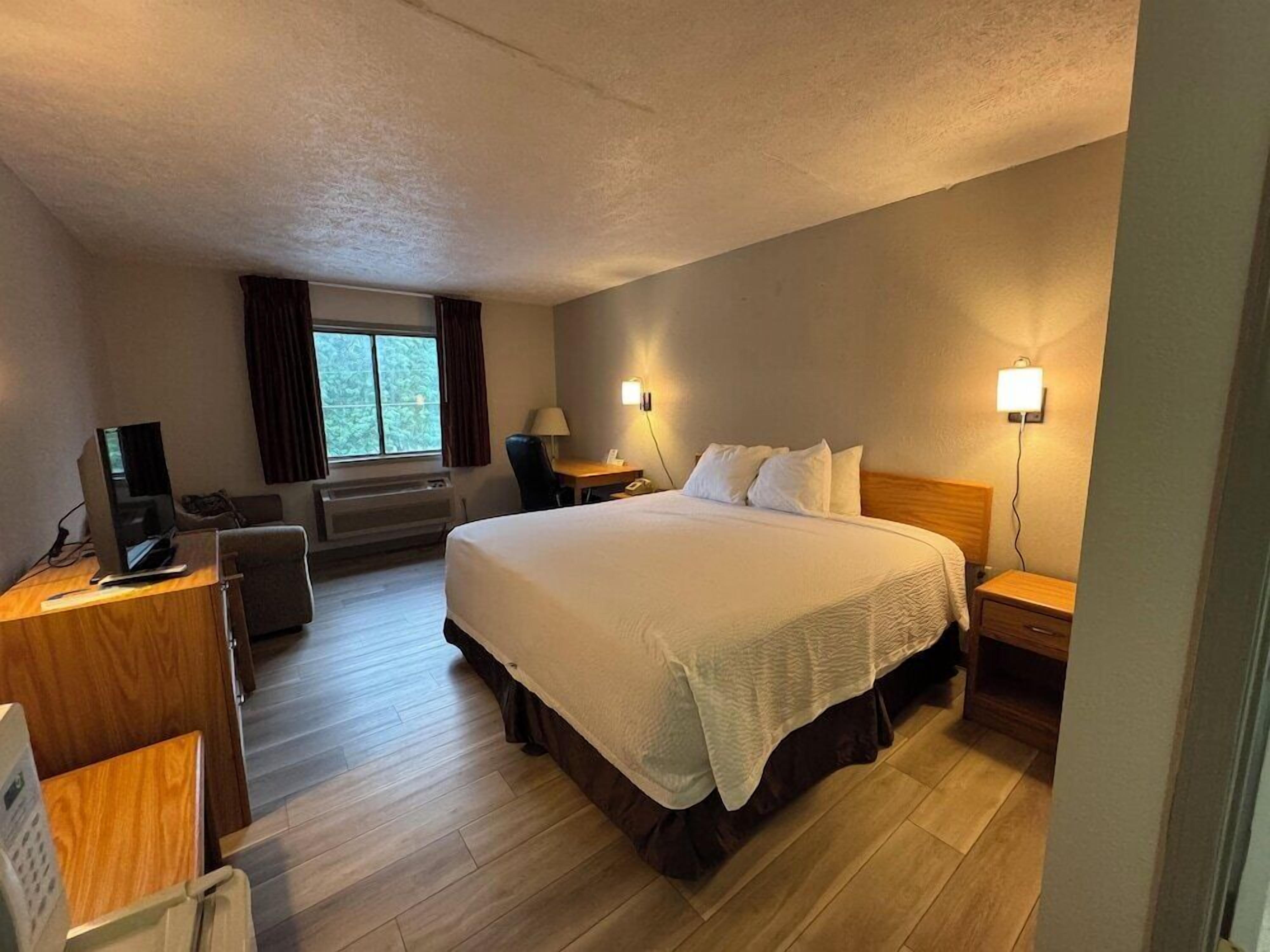 Free WiFi, bed sheets, alarm clocks
