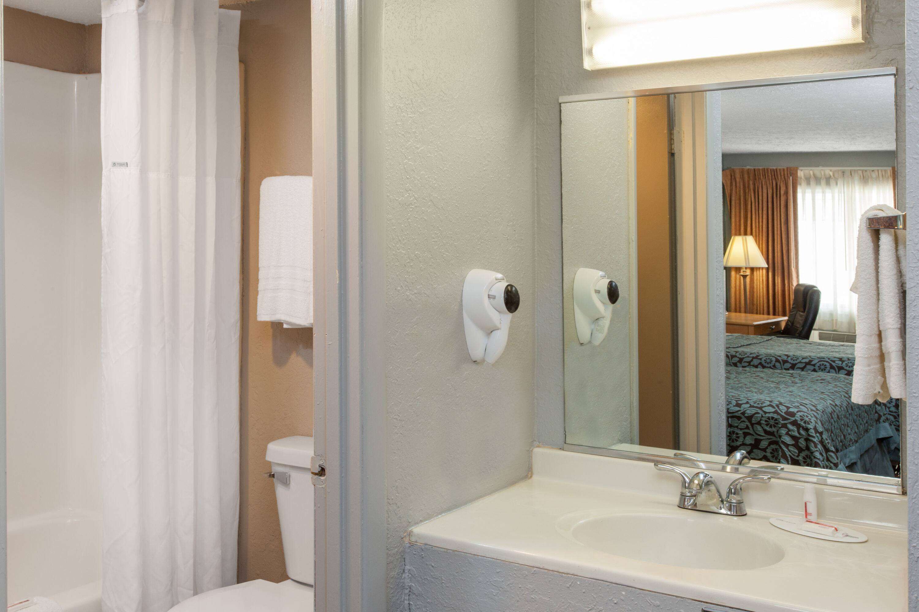 تجهيزات دش، مجففات شعر، مناشف