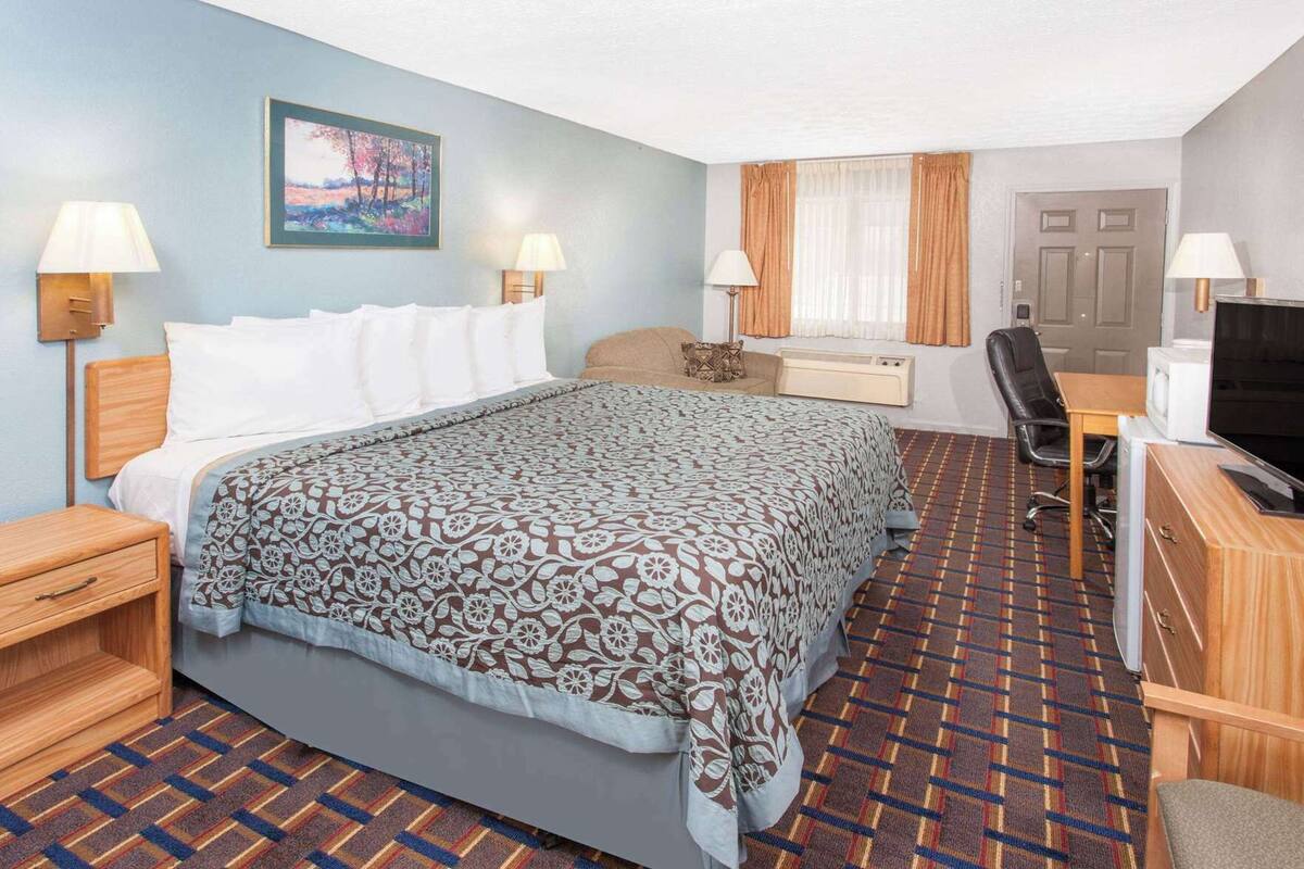 WiFi (free), alarm clocks, bed sheets
