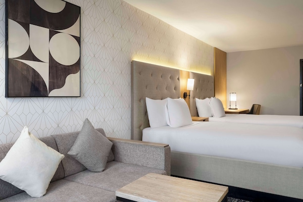 Peralatan tempat tidur premium, gebar bulu kapas, peti besi dalam bilik