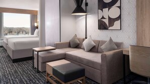 ห้องพัก, เตียงใหญ่ 2 เตียง (High floor) | เครื่องนอนระดับพรีเมียม, ผ้านวมขนเป็ด, ตู้นิรภัยในห้องพัก, โต๊ะทำงาน