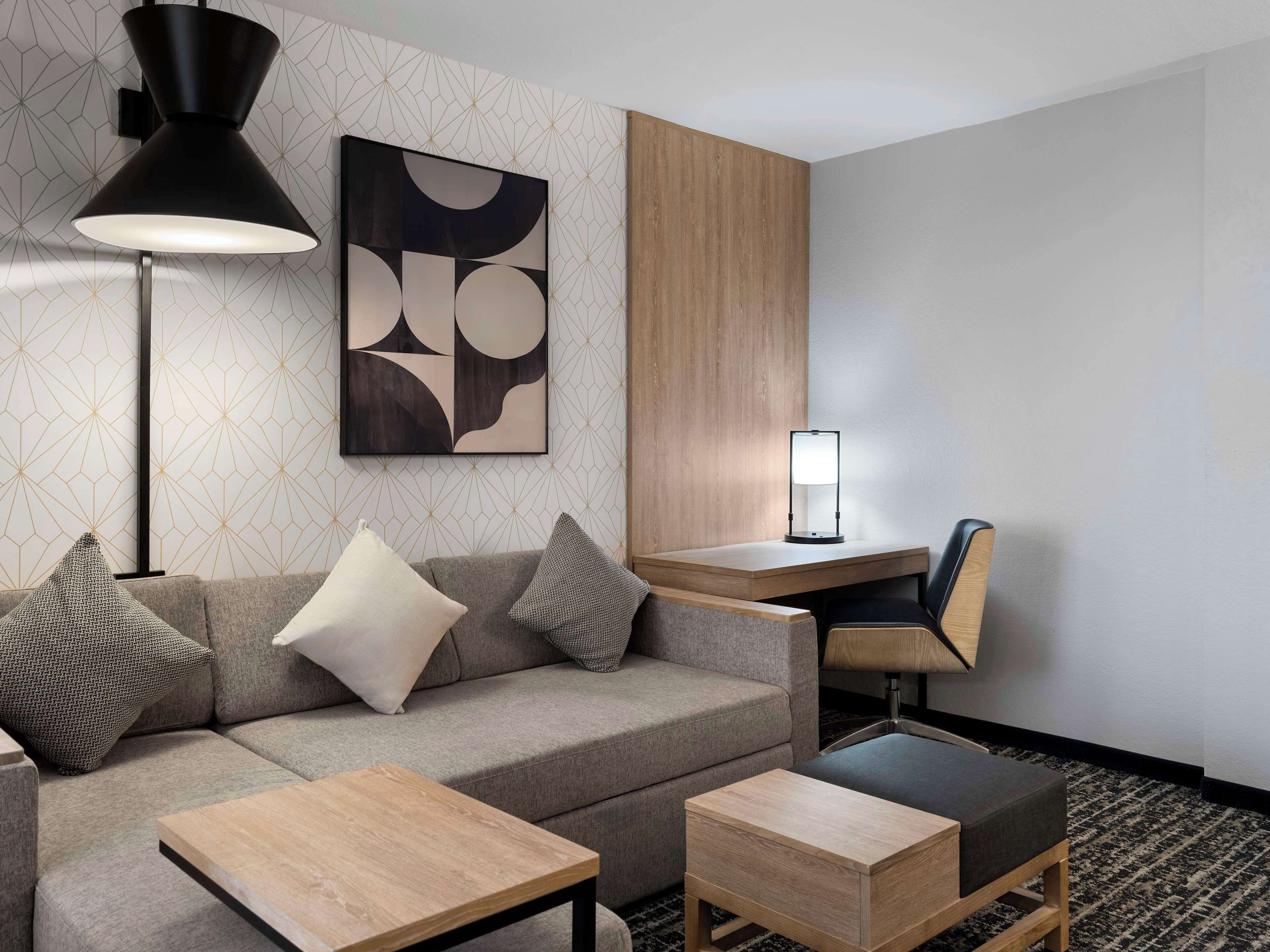 premium bedding, down duvets, in-room safe, desk