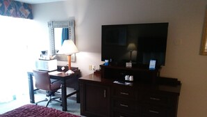 Habitación, 1 cama King size, para no fumadores | Escritorio, tabla de planchar con plancha y cunas gratuitas 