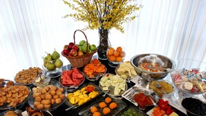 A buffet table with various food items including fruits, vegetables, pastries, and cheeses. - Sabe Center Hotel (Asunción)