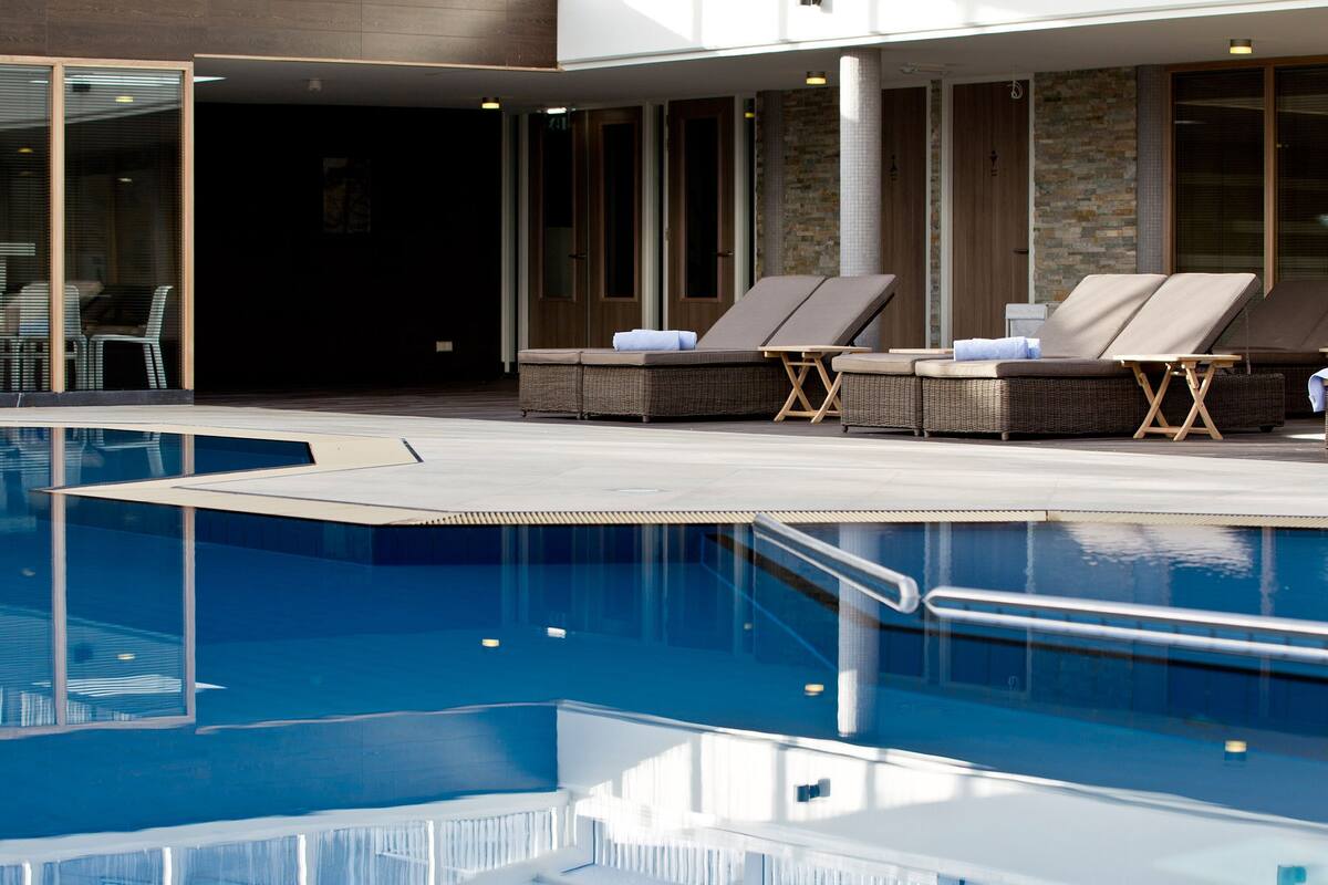 indoor pool, open 8:00 am to 10:00 pm, pool loungers