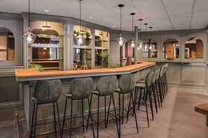 3 Bars/Lounges