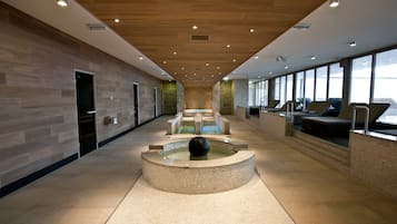 Salas para tratamentos a dois, sauna seca, banheira de hidromassagem