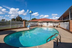 Piscina externa sazonal