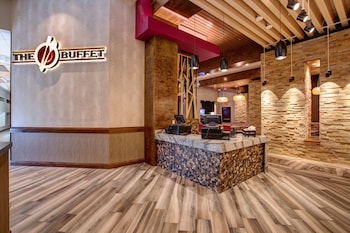 3 restaurants, breakfast served at J Resort