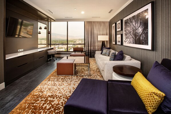 تلفزيون بشاشة مسطحة بحجم 50-بوصة يعرض قنوات تلفزيونية باشتراك مدفوع