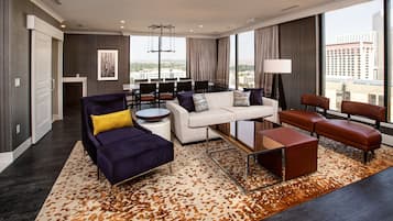 Aspen Tower Signature Suite I | Living area | 50-inch flat-screen TV with cable channels, TV