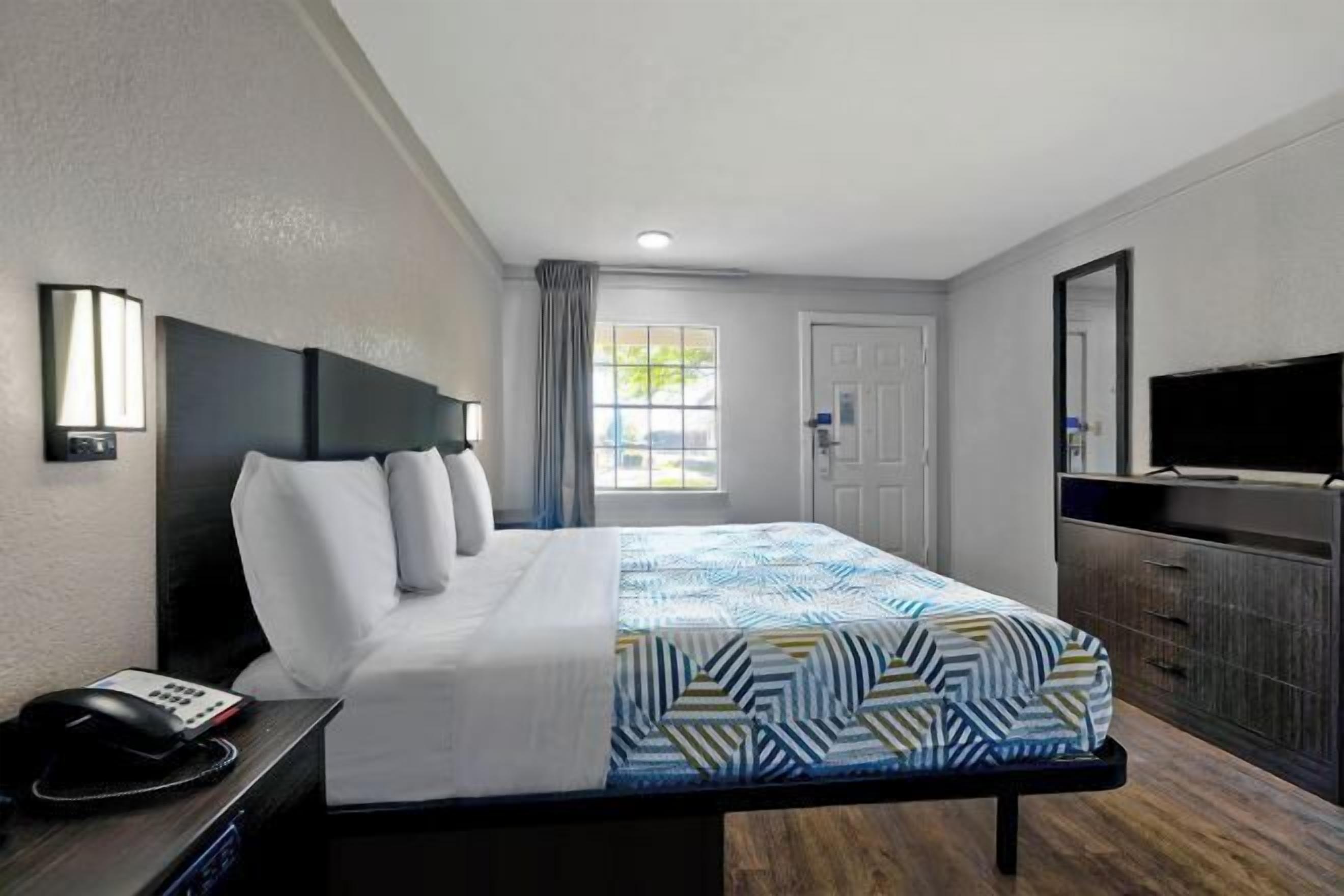 Trang trí khác biệt, trang bị nội thất với thiết kế riêng biệt, bàn 