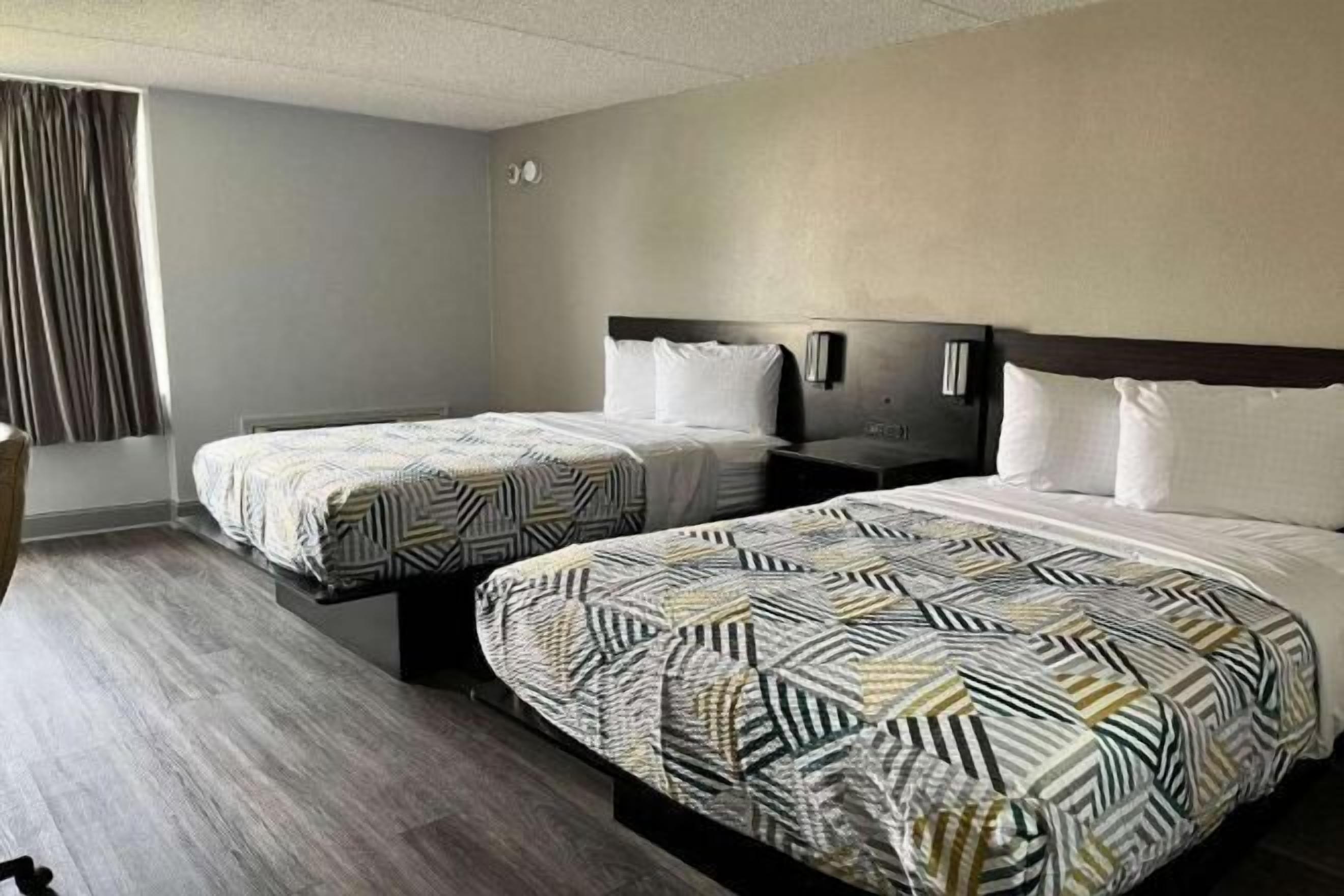 Trang trí khác biệt, trang bị nội thất với thiết kế riêng biệt, bàn 