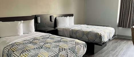 Individuell dekoriert, individuell eingerichtet, Schreibtisch