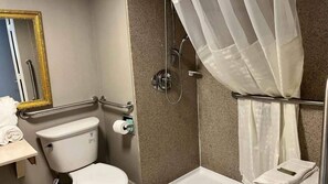 Standard Room, 1 King Bed, Accessible, Non Smoking | Bathroom | Combined shower/tub, towels