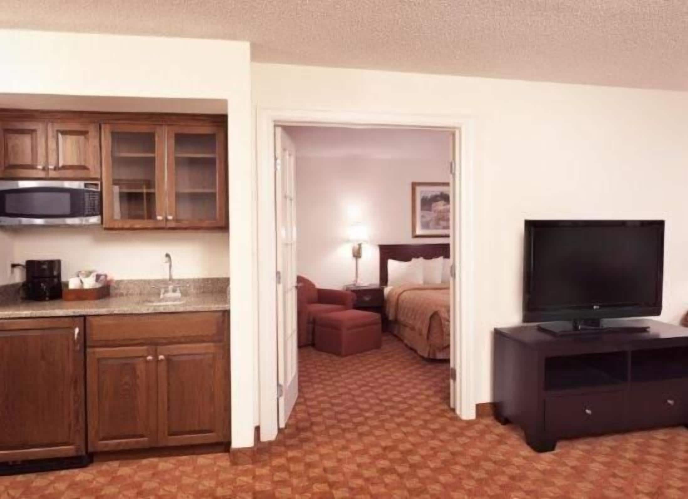 Suite, 1 Bedroom | Hypo-allergenic bedding, desk, laptop workspace, blackout curtains