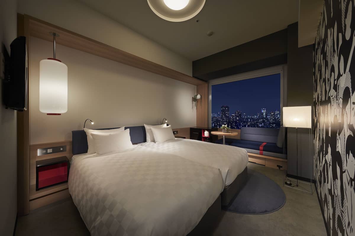 Cofres nos quartos, espaço de trabalho para notebook