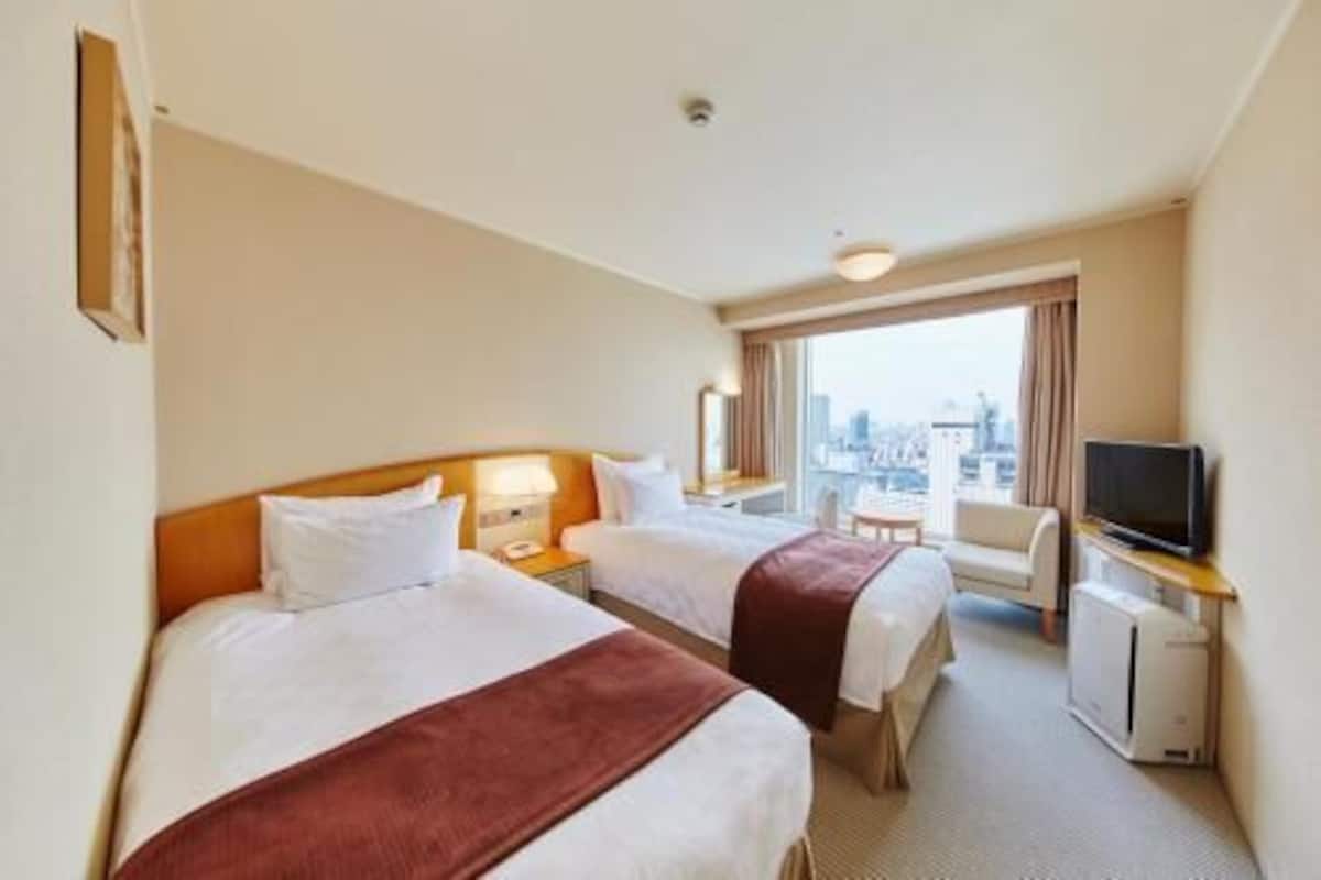 In-room safe, laptop workspace, iron/ironing board, free WiFi