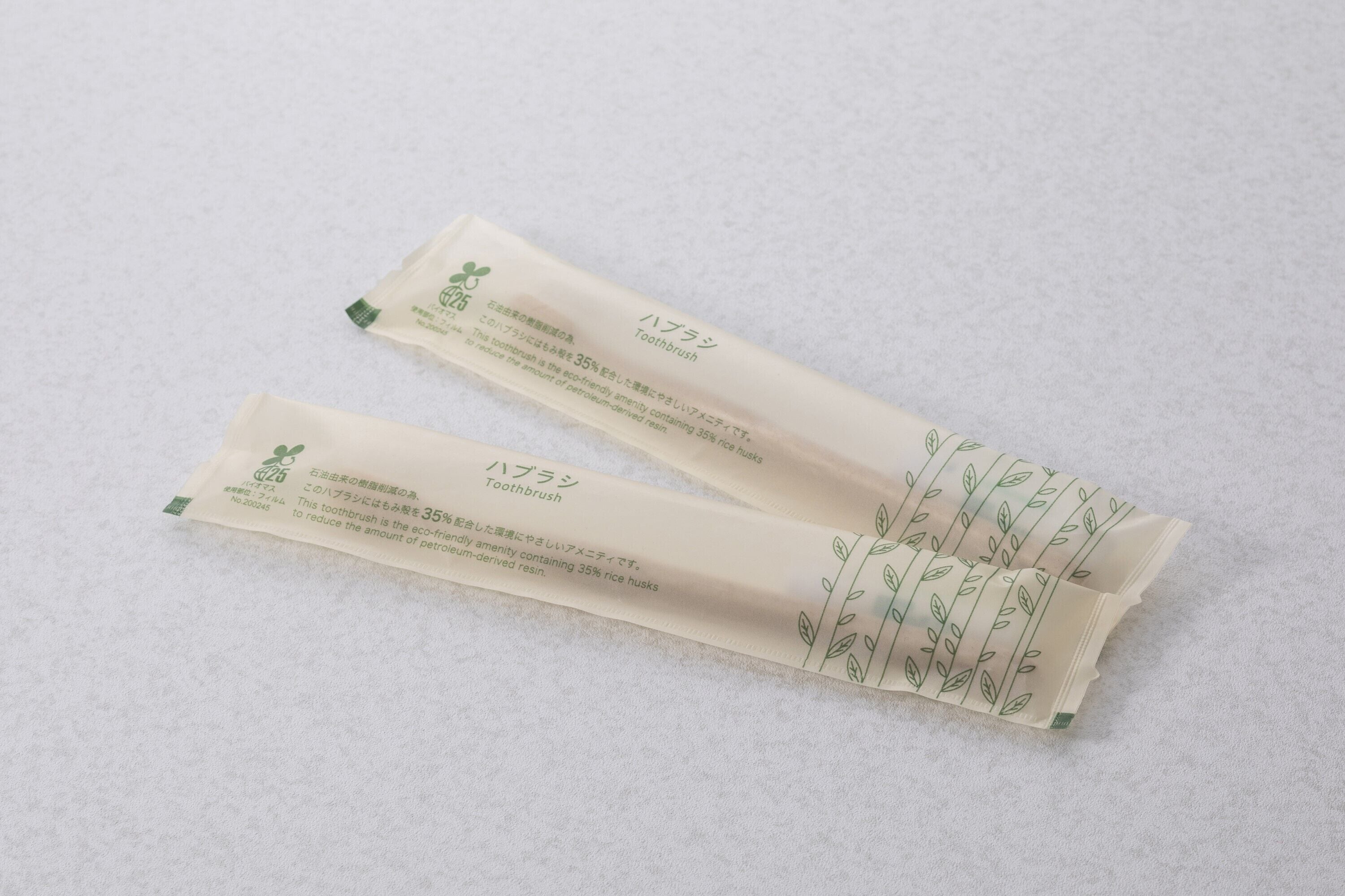 Dos paquetes de cepillos de dientes de bambú con mangos de bambú ecológicos y 35% contenido de cascarilla de arroz.