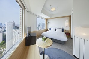 غرفة - لغير المدخنين (Annex Tower,30th-32nd floors, Millen) | 1 غرفة نوم وخزنة داخل الغرفة ومساحة عمل للكمبيوتر المحمول ومكواة/لوح كي