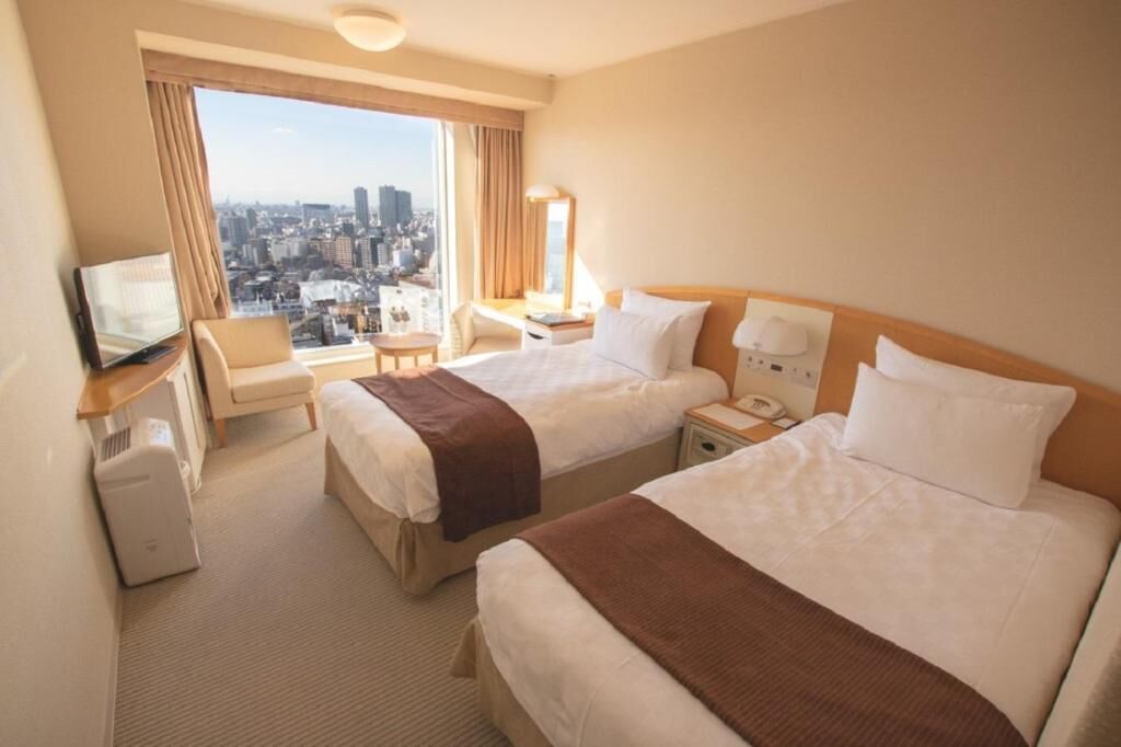 客房内保险箱、笔记本电脑工作区、熨斗/熨板、免费 WiFi