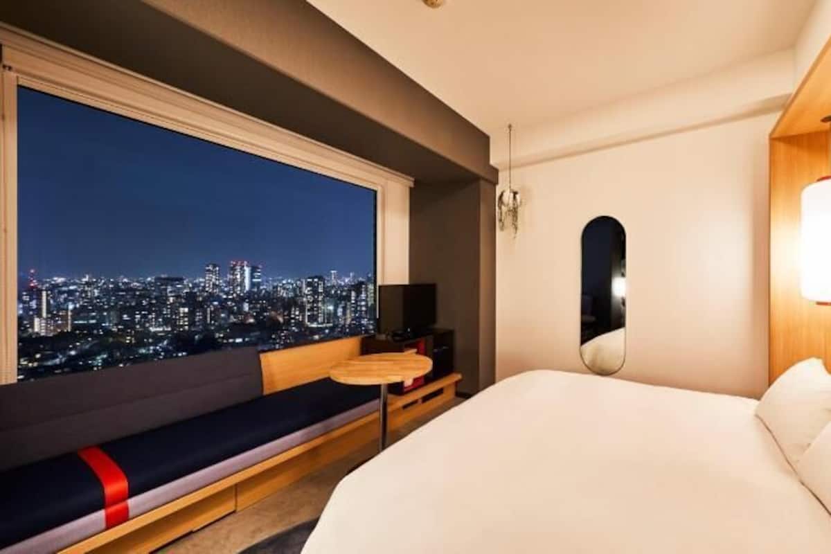 客房内保险箱、笔记本电脑工作区、熨斗/熨板、免费 WiFi
