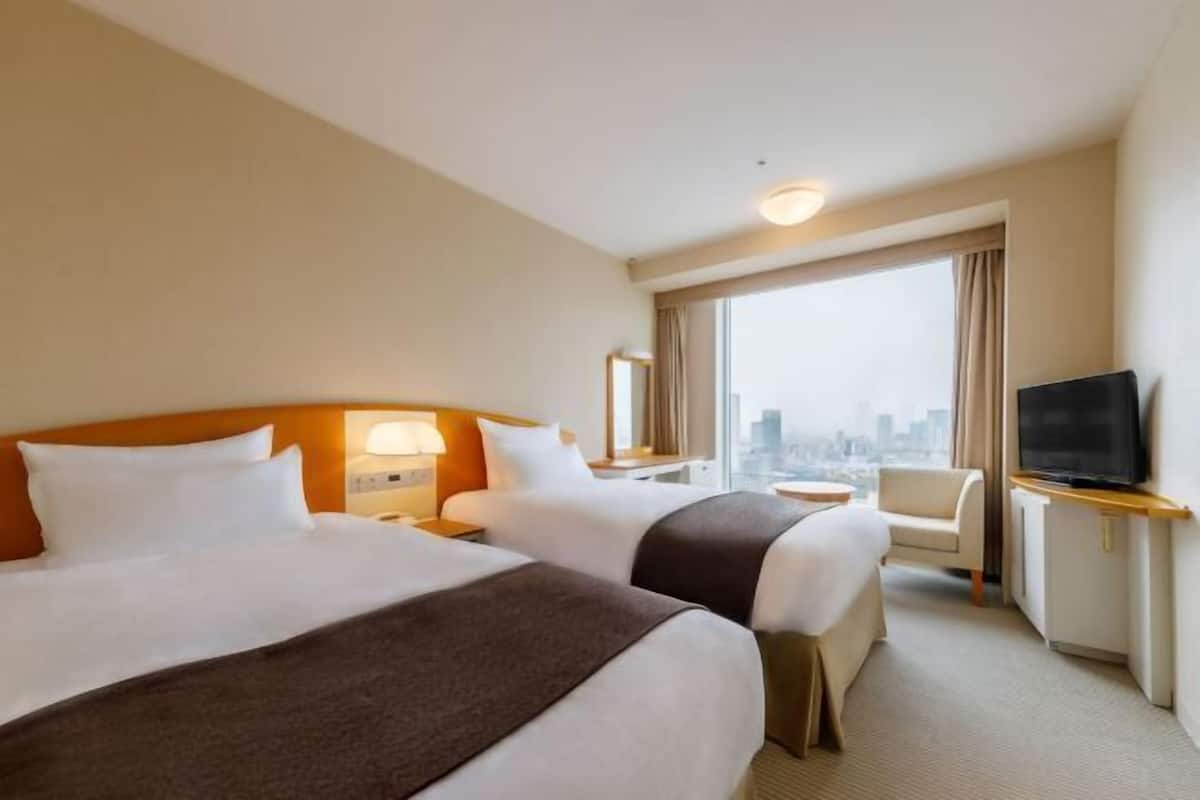 In-room safe, laptop workspace, iron/ironing board, free WiFi