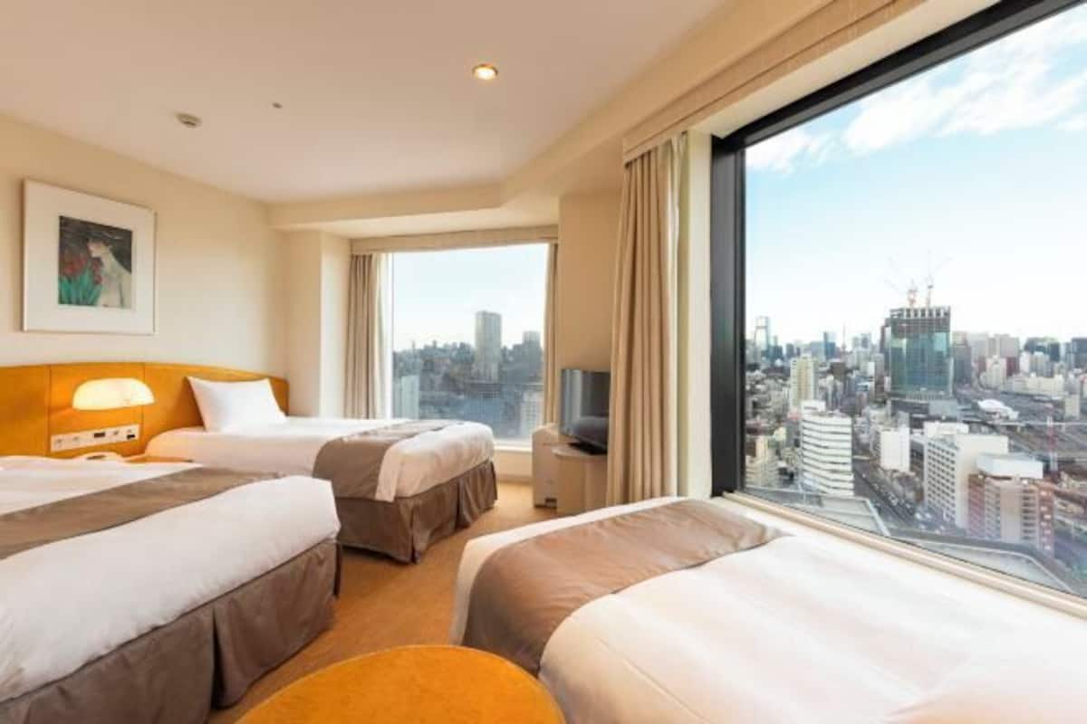 In-room safe, laptop workspace, iron/ironing board, free WiFi