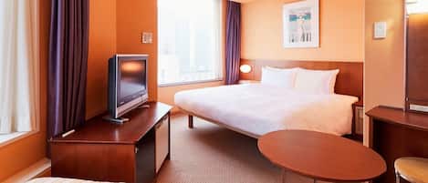 In-room safe, laptop workspace, iron/ironing board, free WiFi