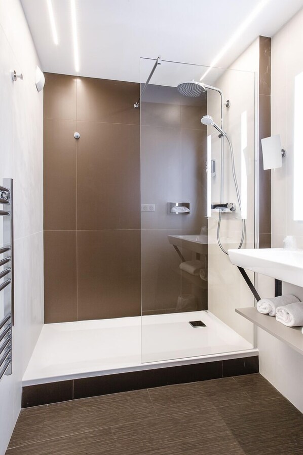 Desk, blackout curtains, soundproofing, free cots/infant beds - Mercure Brive (Ussac)