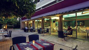 Breakfast, lunch, dinner served; French cuisine