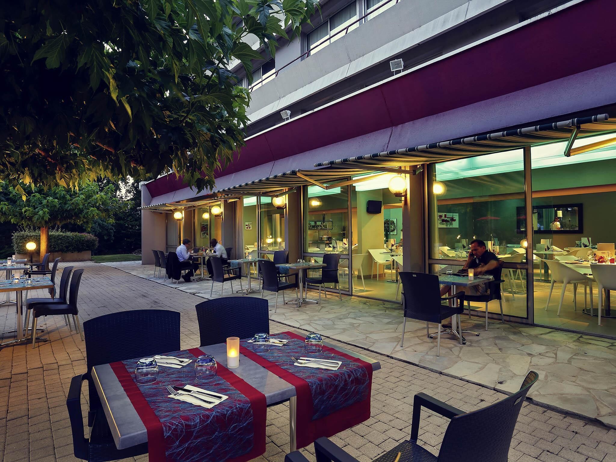 Café da manhã, almoço e jantar; culinária francesa 