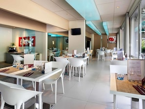 Breakfast, lunch, dinner served; French cuisine