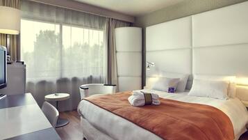 Privilege, Room, 1 Double Bed | Desk, blackout drapes, soundproofing, free cribs/infant beds