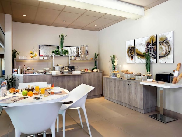 Se sirven desayunos, comidas, cenas y cocina francesa