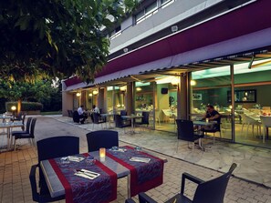 Breakfast, lunch, dinner served; French cuisine