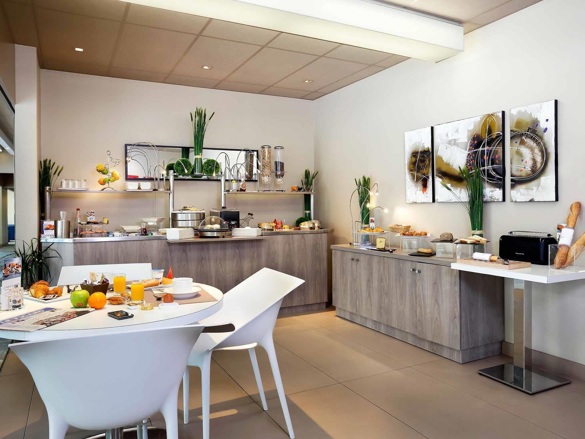 Ze serveren er ontbijt, lunch en diner 