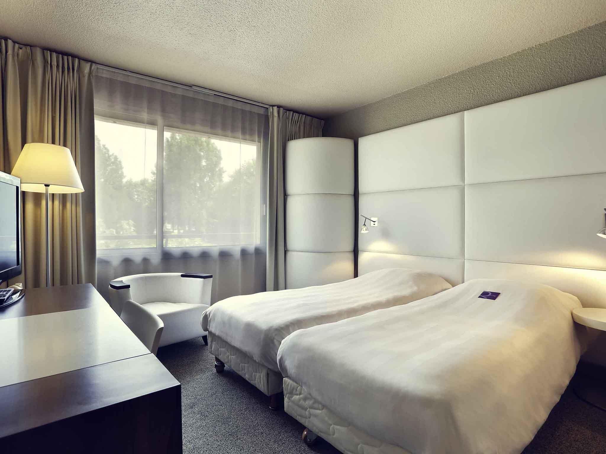 Classic Room, 2 Twin Beds | Desk, blackout drapes, soundproofing, free cribs/infant beds