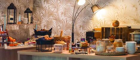 Full breakfast for a fee